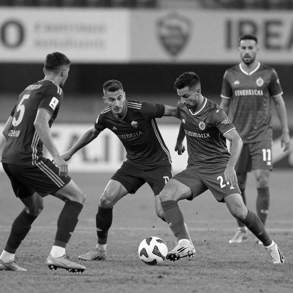 Kỳ chuyển nhượng V-League 2026: Dòng tiền chảy theo quan hệ, còn dữ liệu vẫn đứng ngoài cuộc chơi