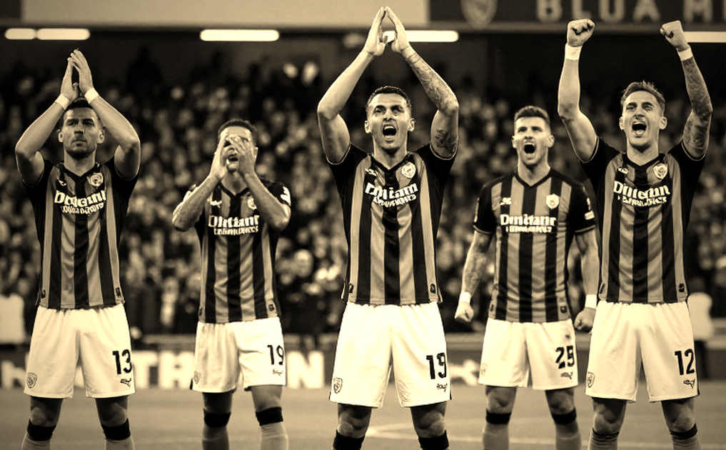 V.League đang bói toán bằng bản đồ nhiệt, còn cầu thủ thật thì đứng ngoài khung hình