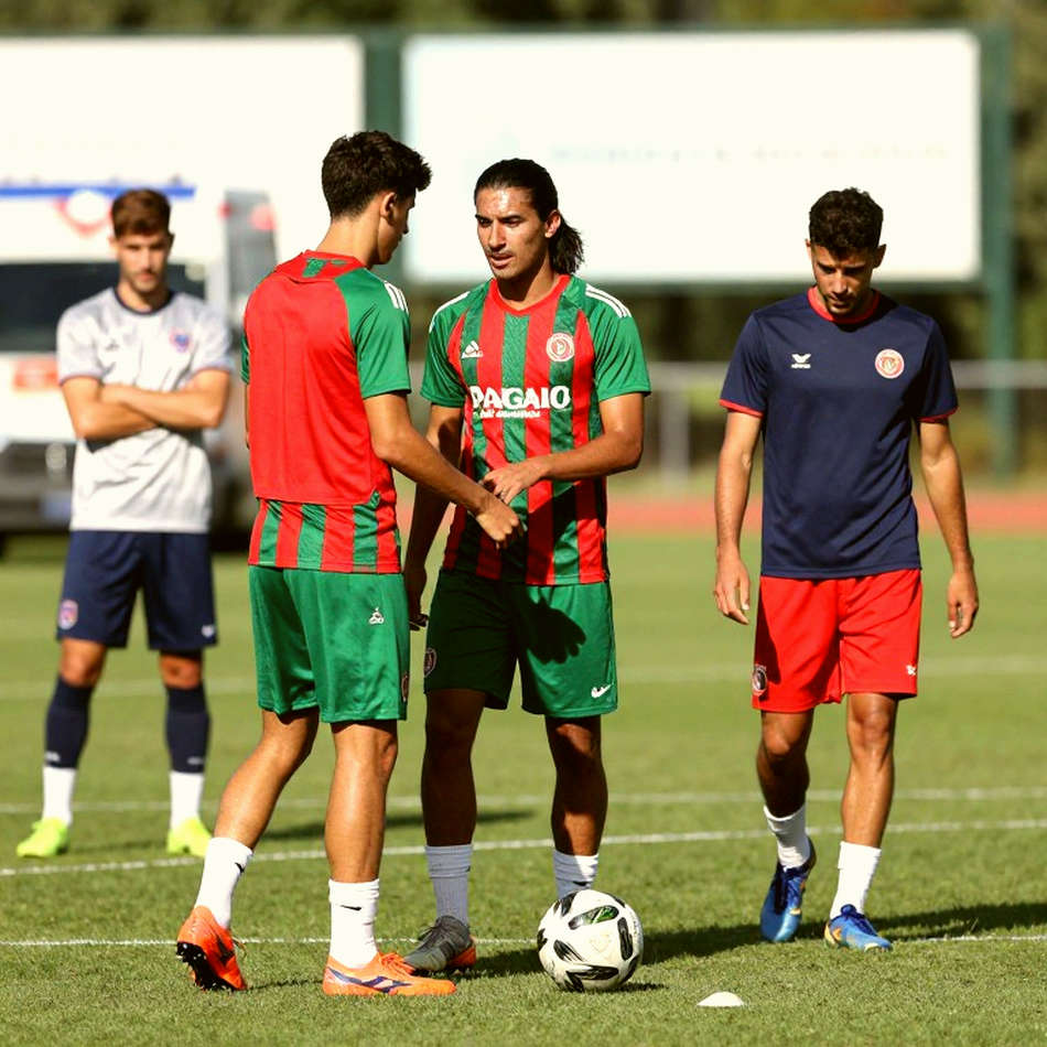 Nhịp V.League: Kỷ luật của người viết từ đường biên