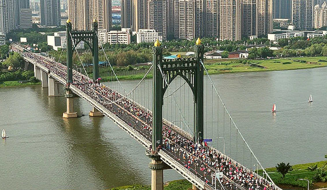 Bednarek và cú đúp Budapest: Khi 'người bạc' đổi màu bằng dữ liệu