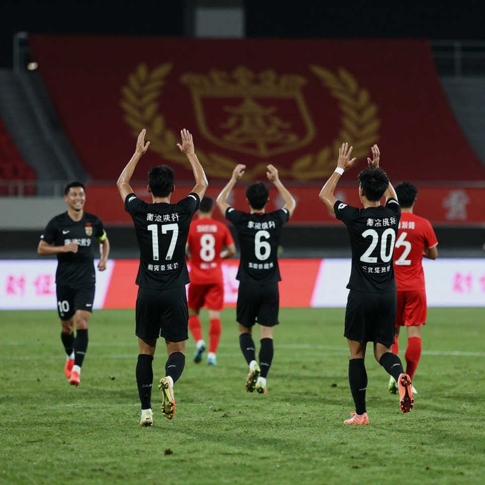 Tigres và cuộc chia tay 21 năm với Adidas: Điều gì đang diễn ra sau tấm áo đấu