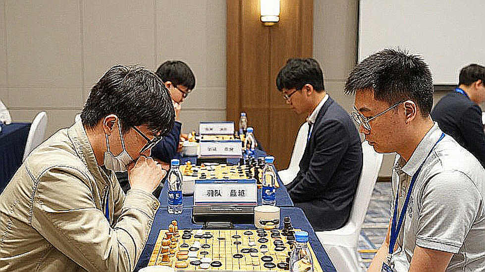 Praha 2026 và 27 ván cờ ngắn: Khi ChessBase Magazine 225 mở lại cánh cửa chiều sâu