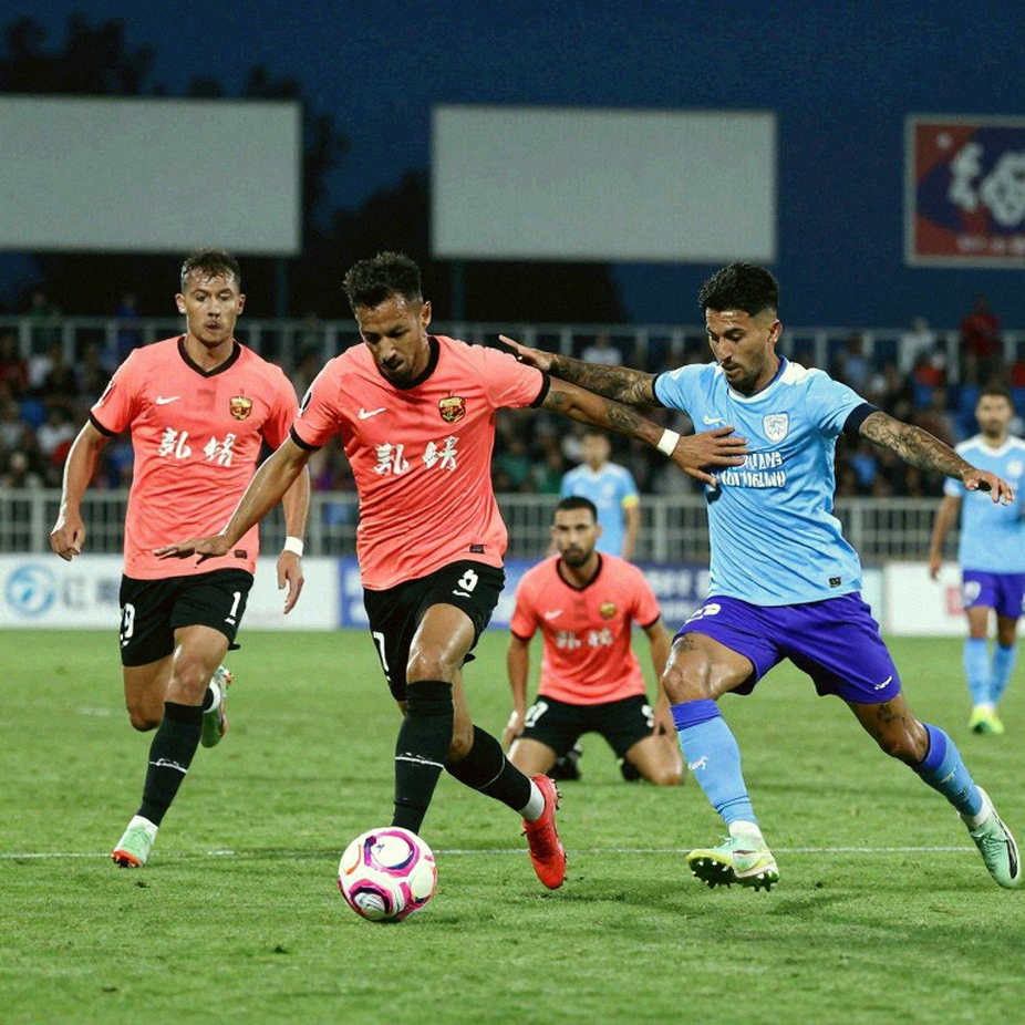 Đà Nẵng 3-0 Nam Định: Hai tấm thẻ đỏ, bóng chết và khoảng trống trên khán đài Đà Nẵng 3-0 Nam Định: Hai tấm thẻ đỏ, bóng chết và khoảng trống trên khán đài