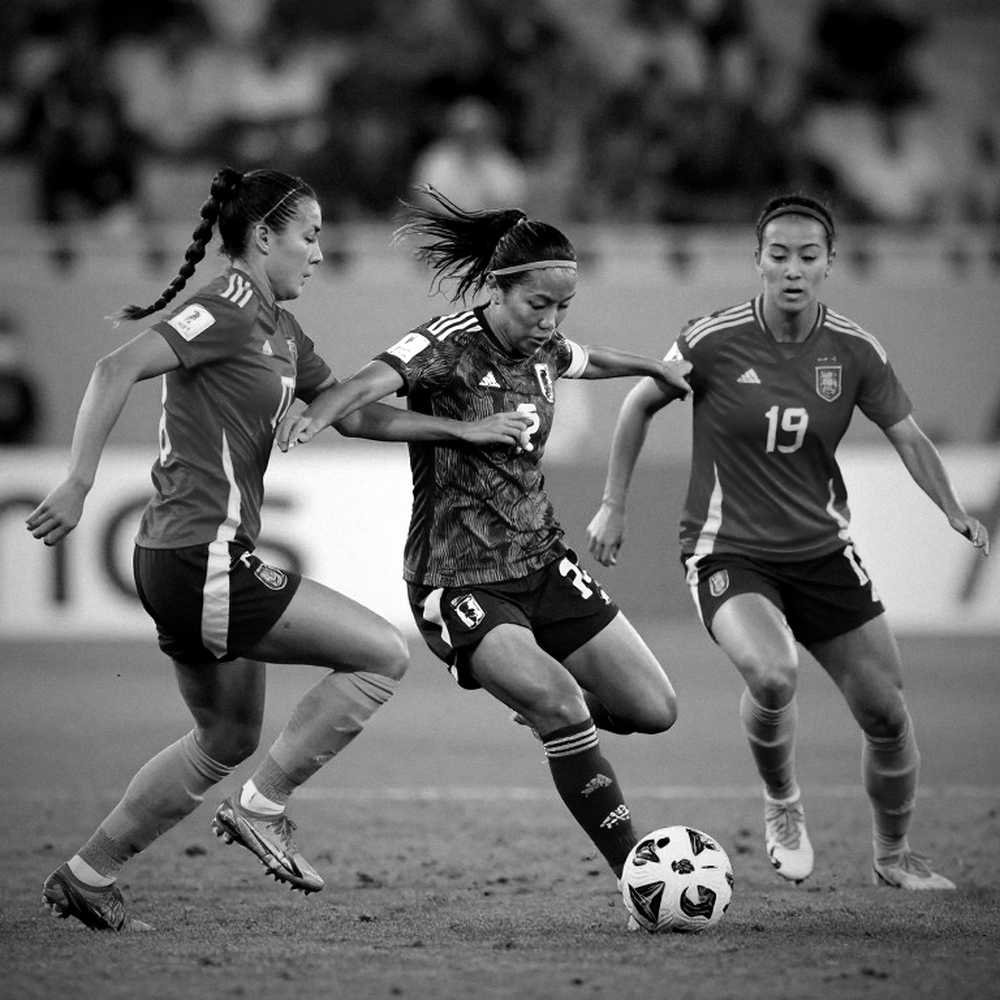 Bốn chiếc ghế trống ở sân tập: cách đọc thị trường chuyển nhượng V-League giữa mùa giải lớn