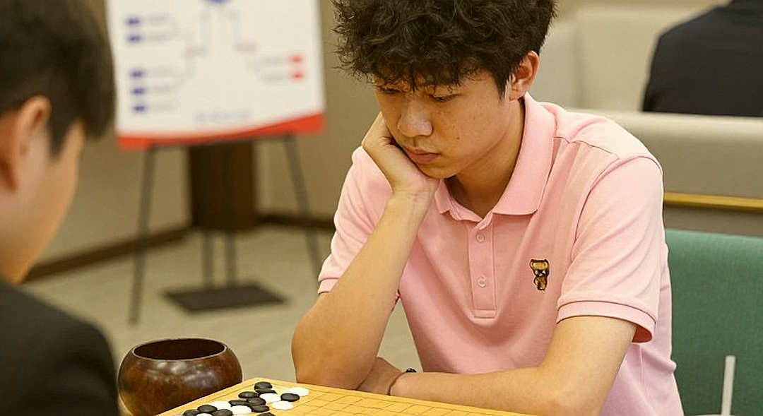 Nepomniachtchi dọa Carlsen rồi thắng Sindarov bằng đồng hồ ở GCL 2026