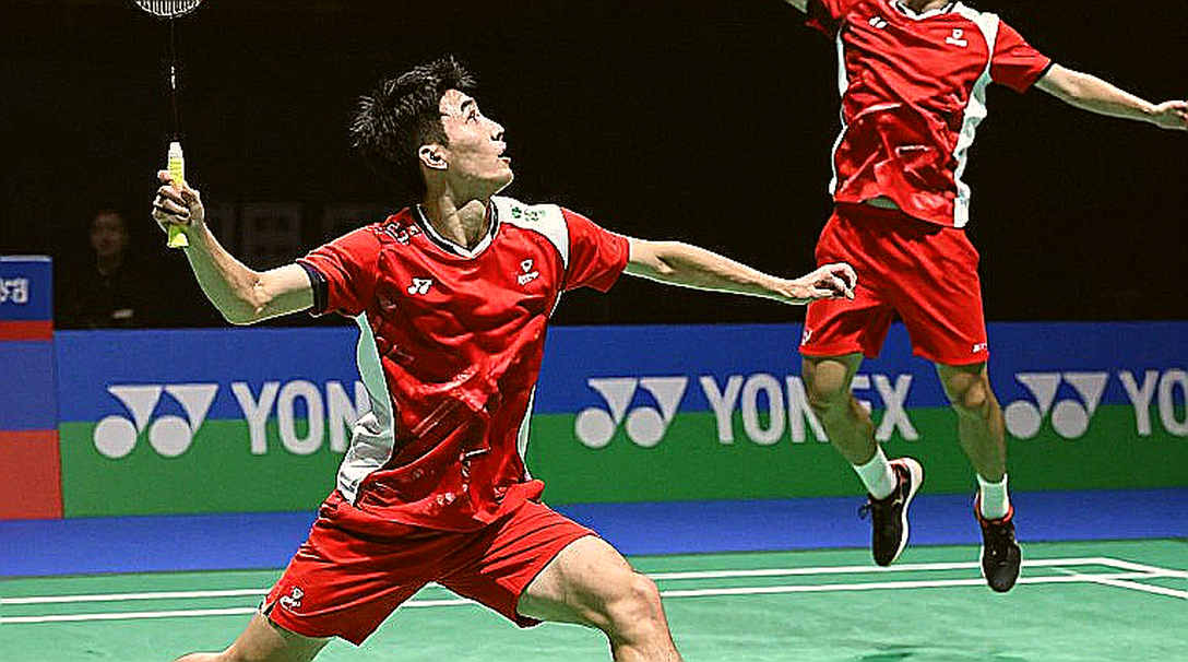 Alwi Farhan, Momota và khoảng trống giữa tiêu đề với lời kể Alwi Farhan, Momota và khoảng trống giữa tiêu đề với lời kể