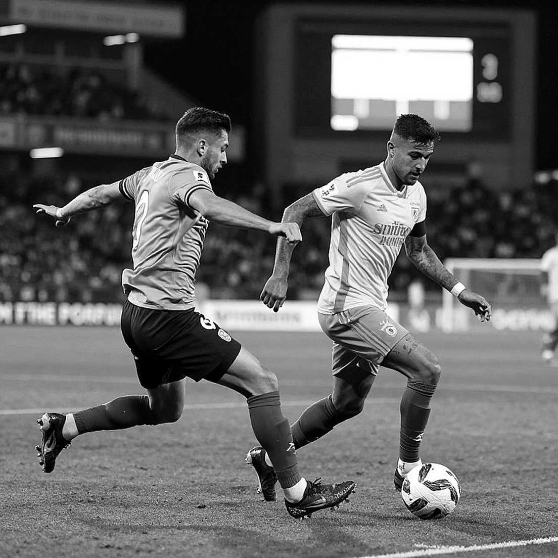 Hợp đồng bóng ma ở V.League: Cuộc chơi hai giờ sáng và những điều khoản không ai ký
